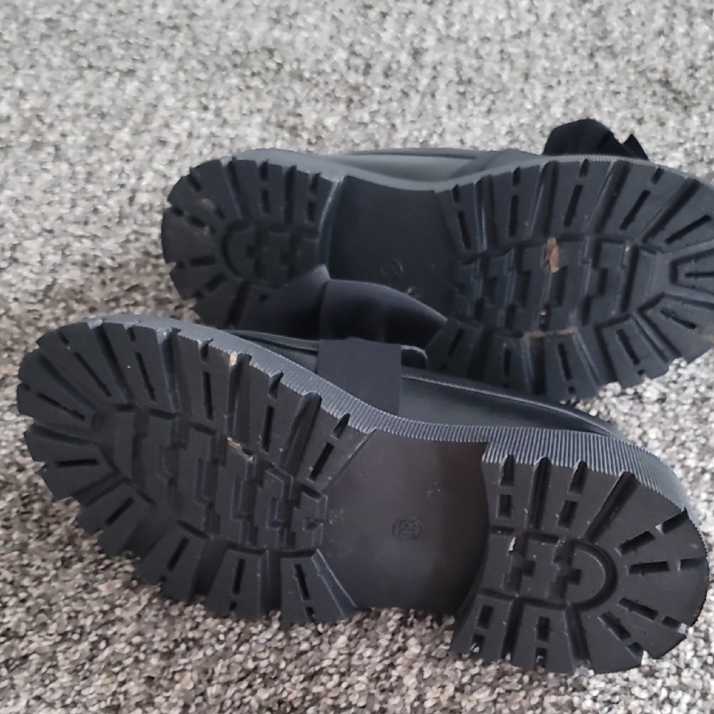 Black Loafers with Bow Detail - Picture 2 of 4